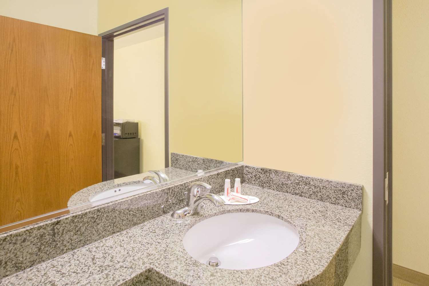 Microtel Inn And Suites Delphos 8/8