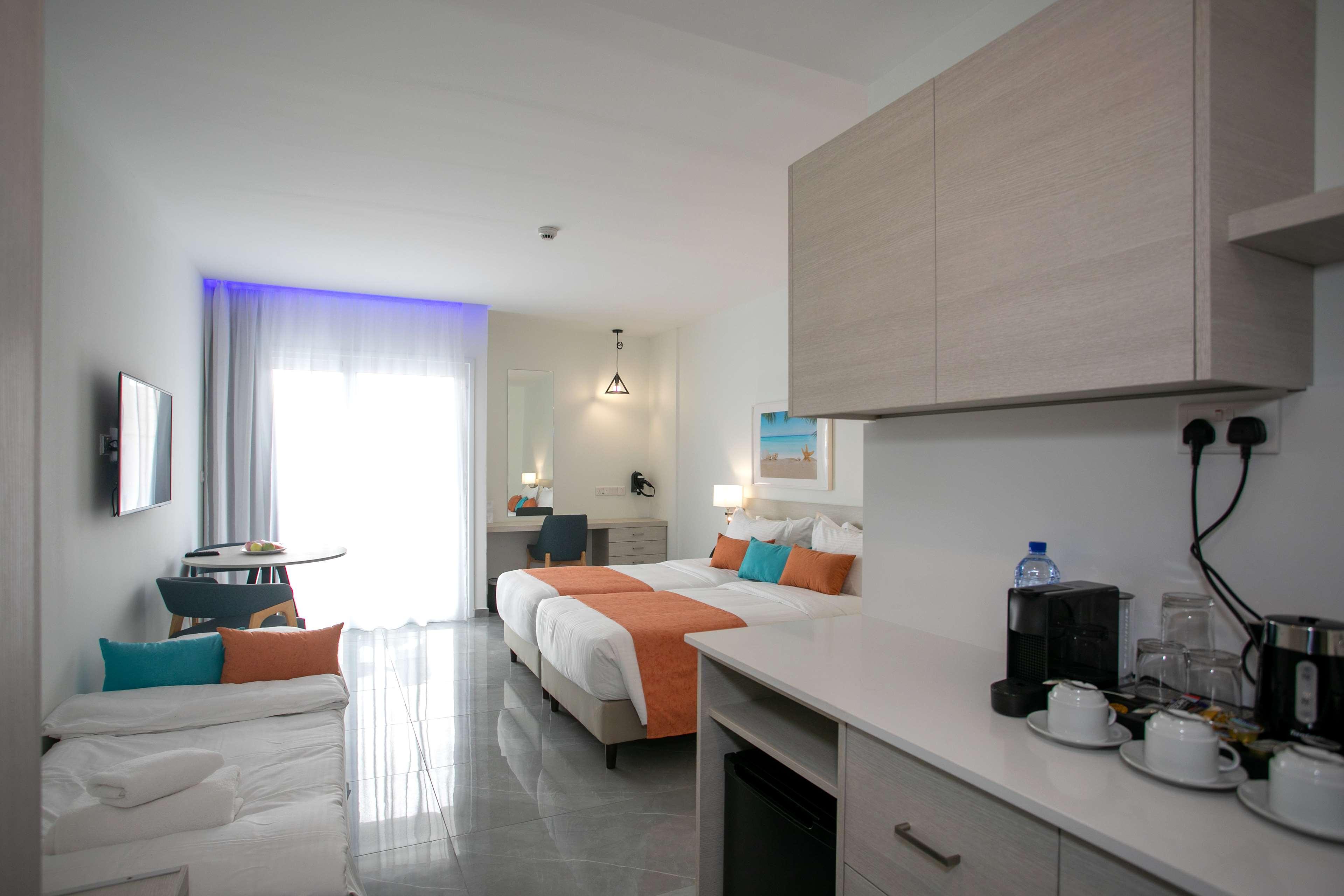Suite, Queen Bed