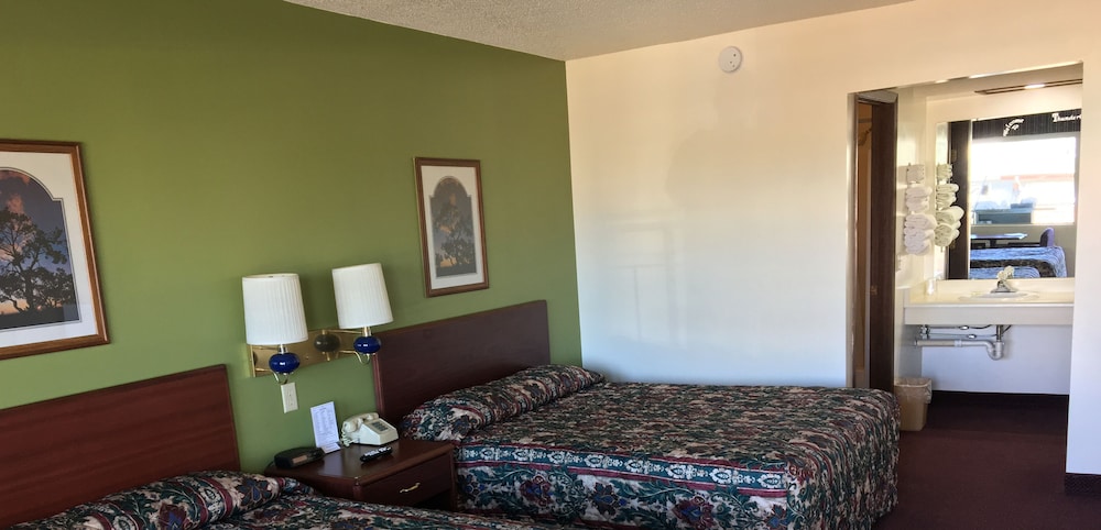 Thunderbird Motor Inn Baraboo 11/22