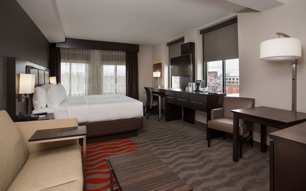 HOLIDAY INN EXPRESS SPRINGFIELD DOWNTOWN 36/53