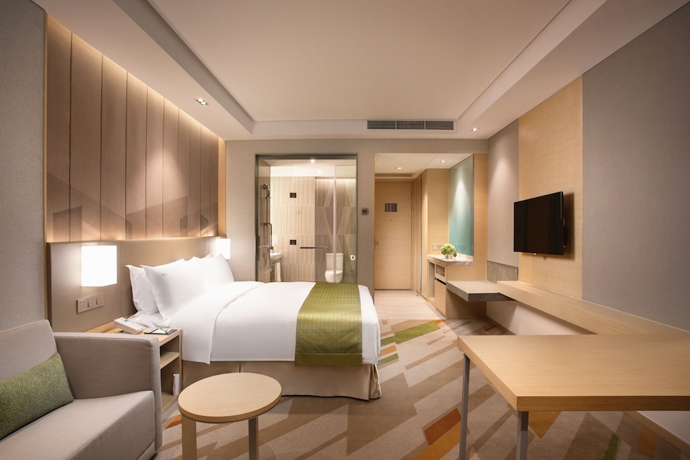 HOLIDAY INN WUXI TAIHU NEW CITY 20/69