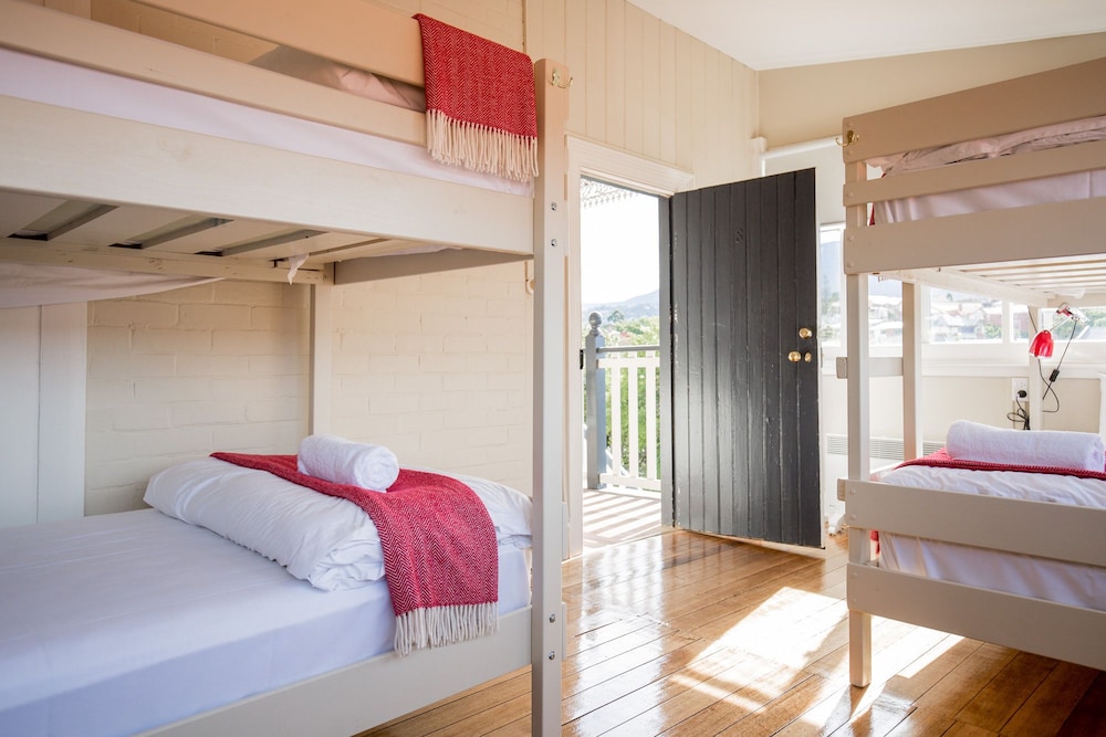 Montacute Boutique Bunkhouse 8/25