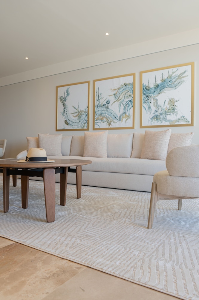 Grand Velas Boutique Hotel 84/104