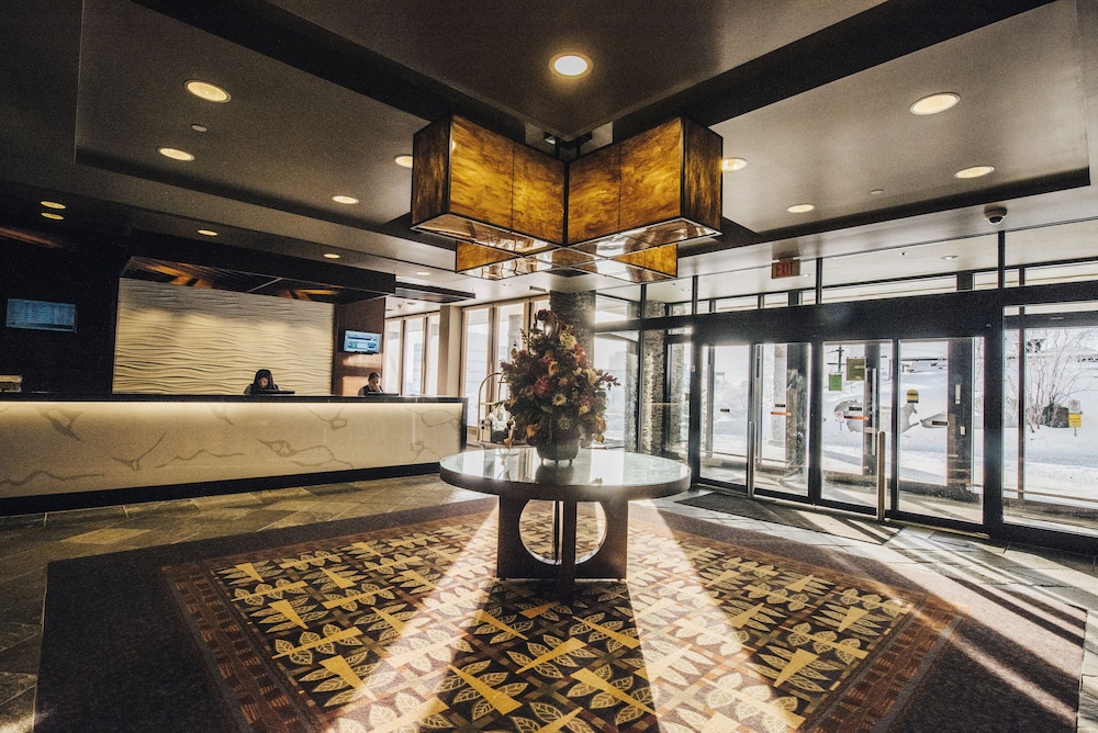 The Explorer Hotel 3/53