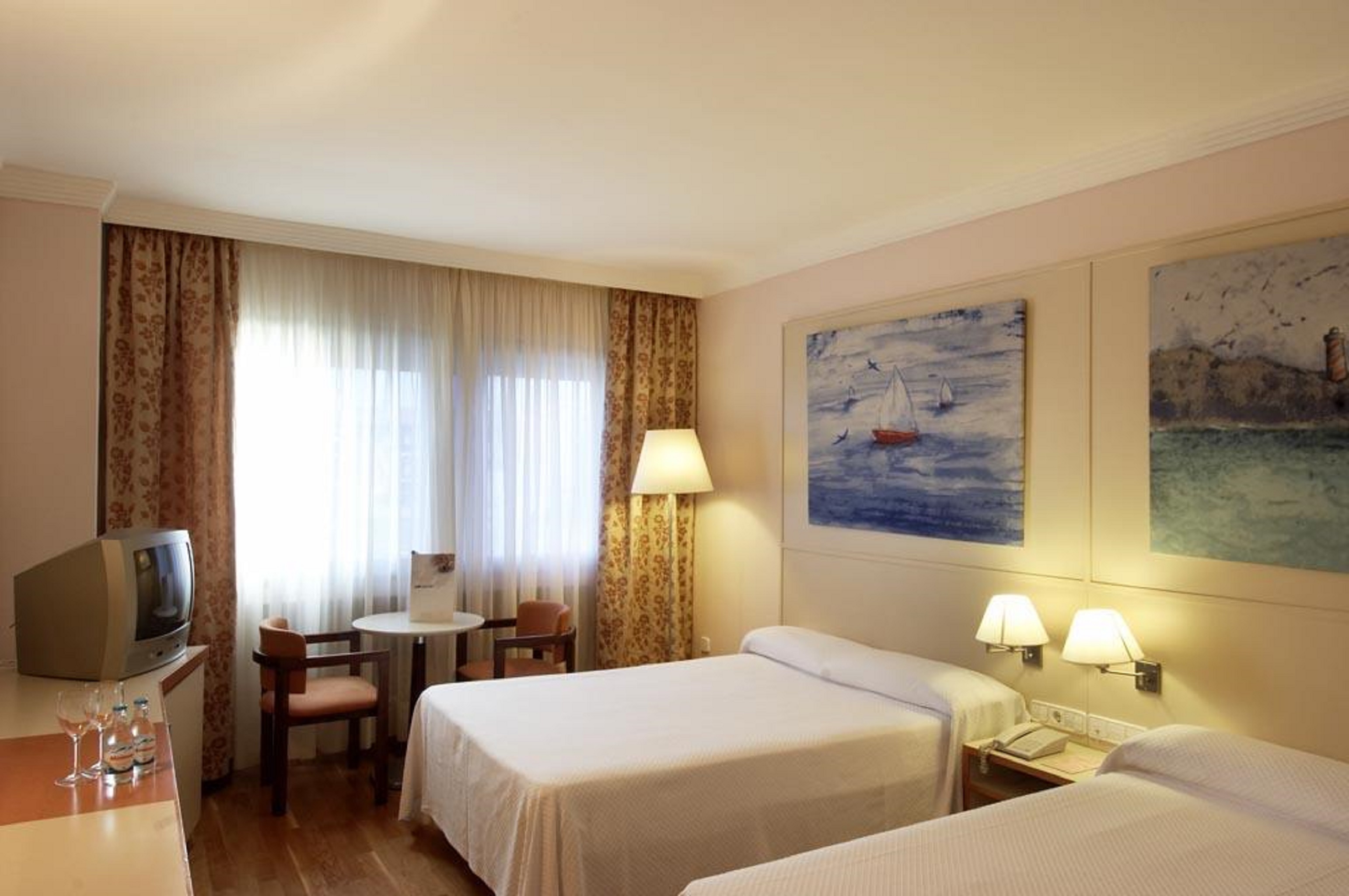 غرفة قياسية بسرير مزدوج، Hotel Urpi 5/6