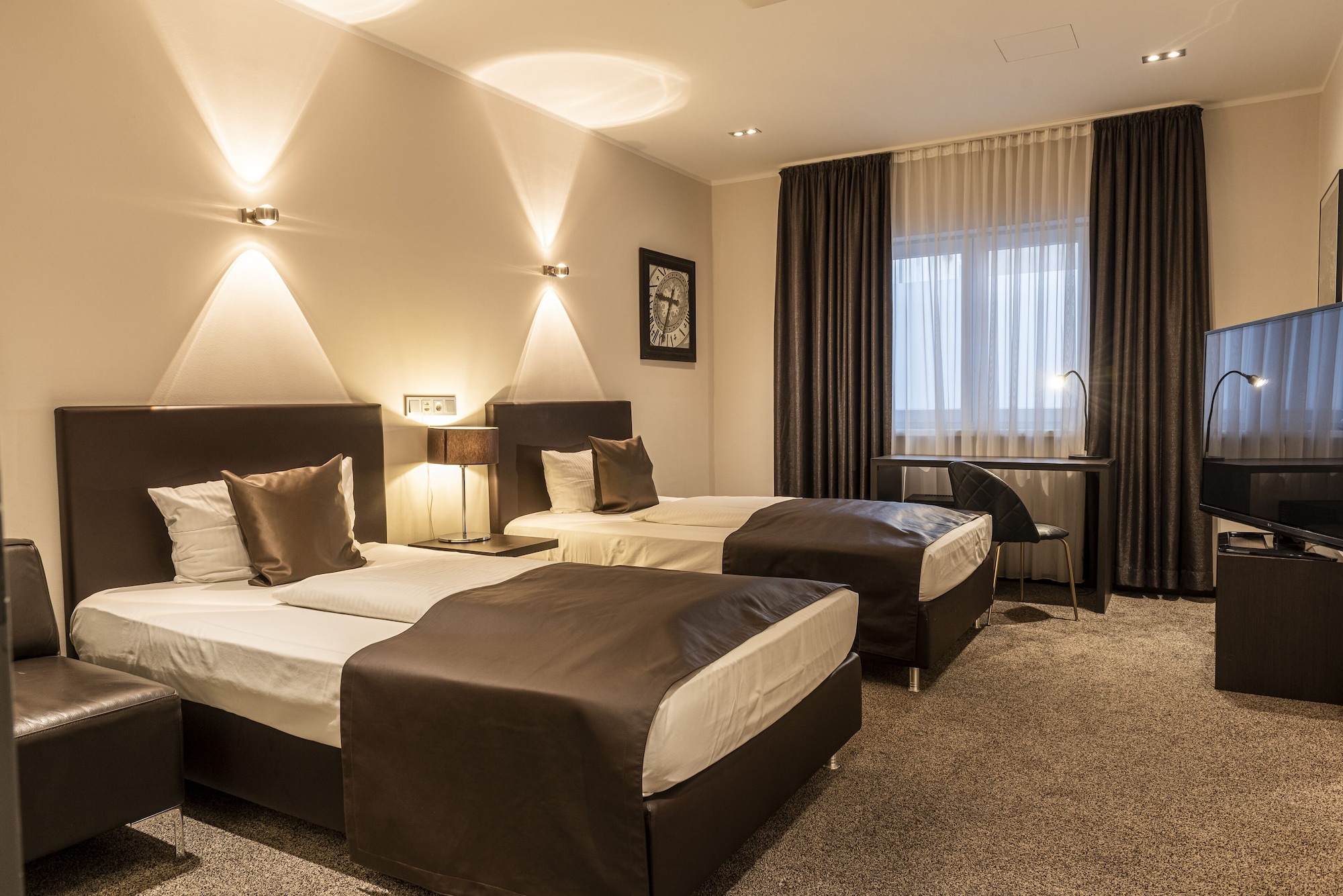 ROOM, QUADRUPLE
