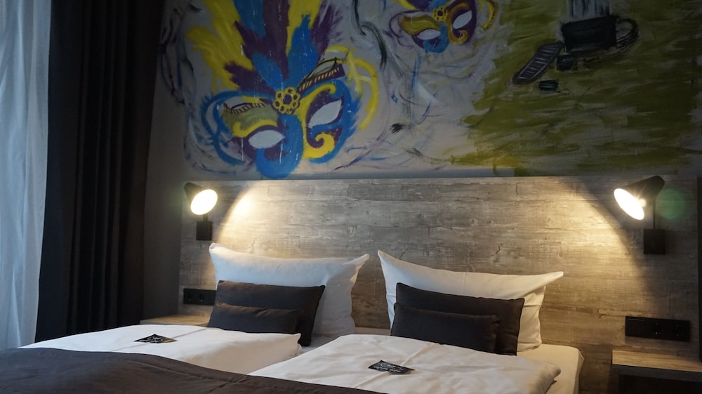 Urban Home Hotel 12/32