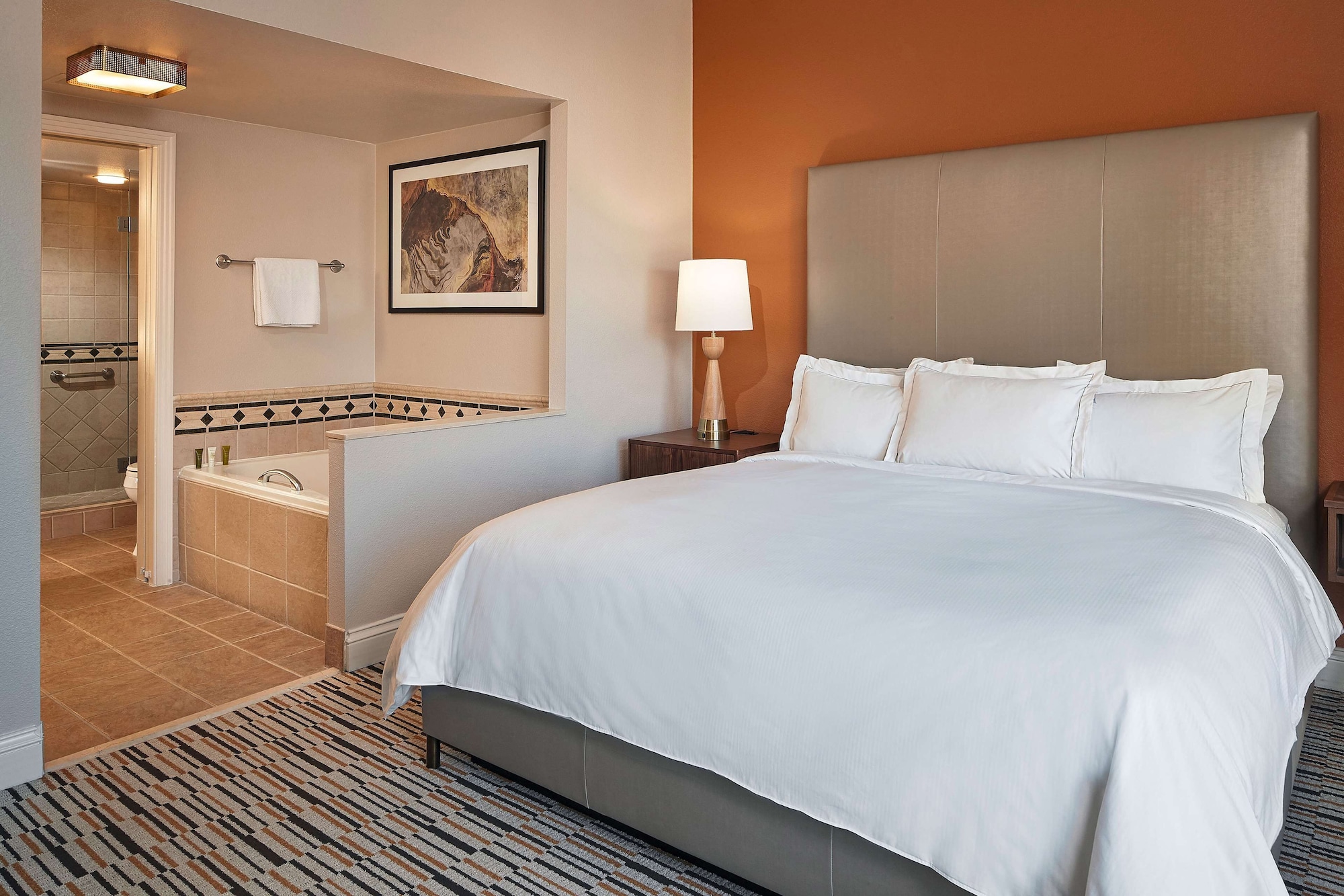 1 BEDROOM, SUITE, KITCHEN