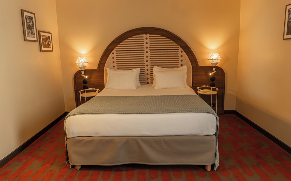 PRIVILEGE, DOUBLE BED