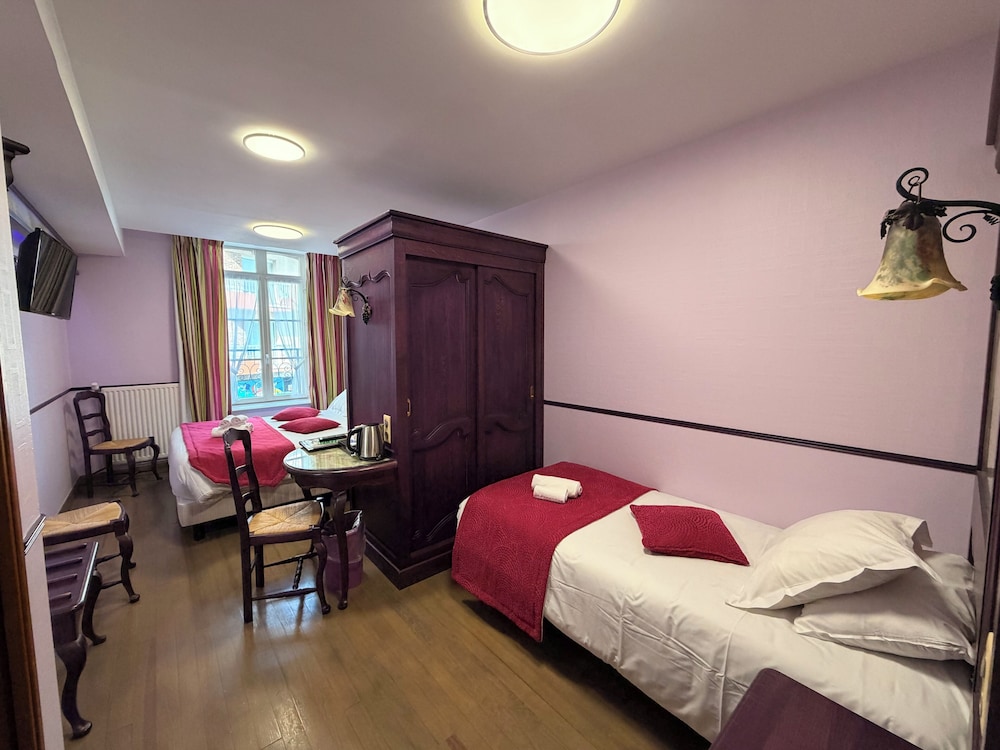 Hotel De Calais 13/46