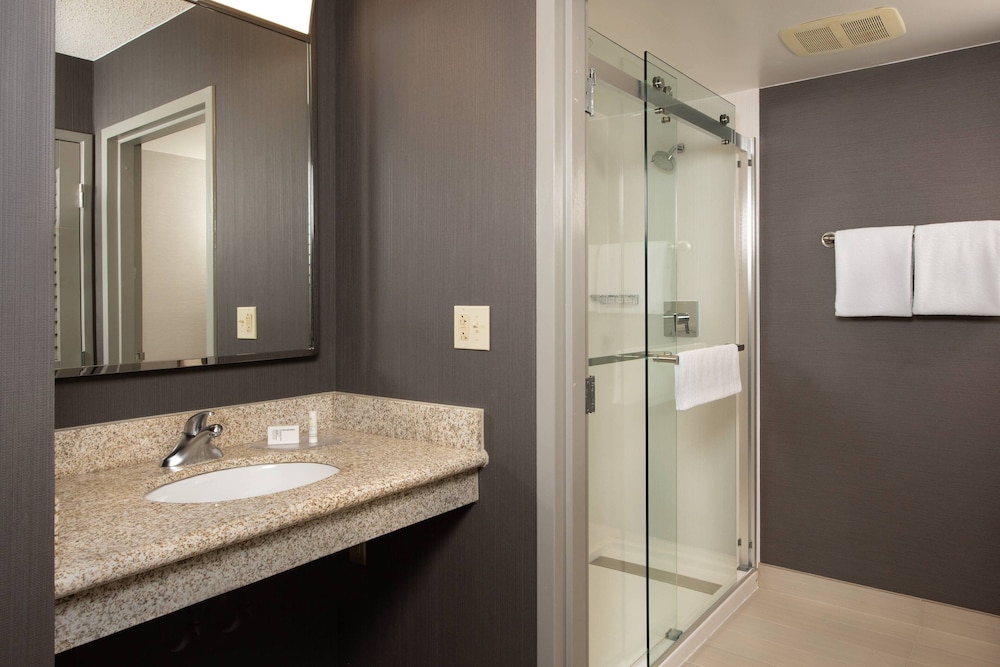 Courtyard By Marriott Frederick 9/34