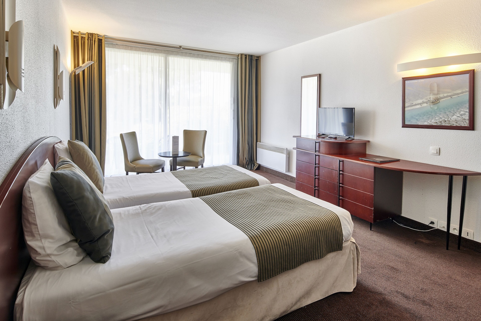 Standard, Twin Beds, Woods View