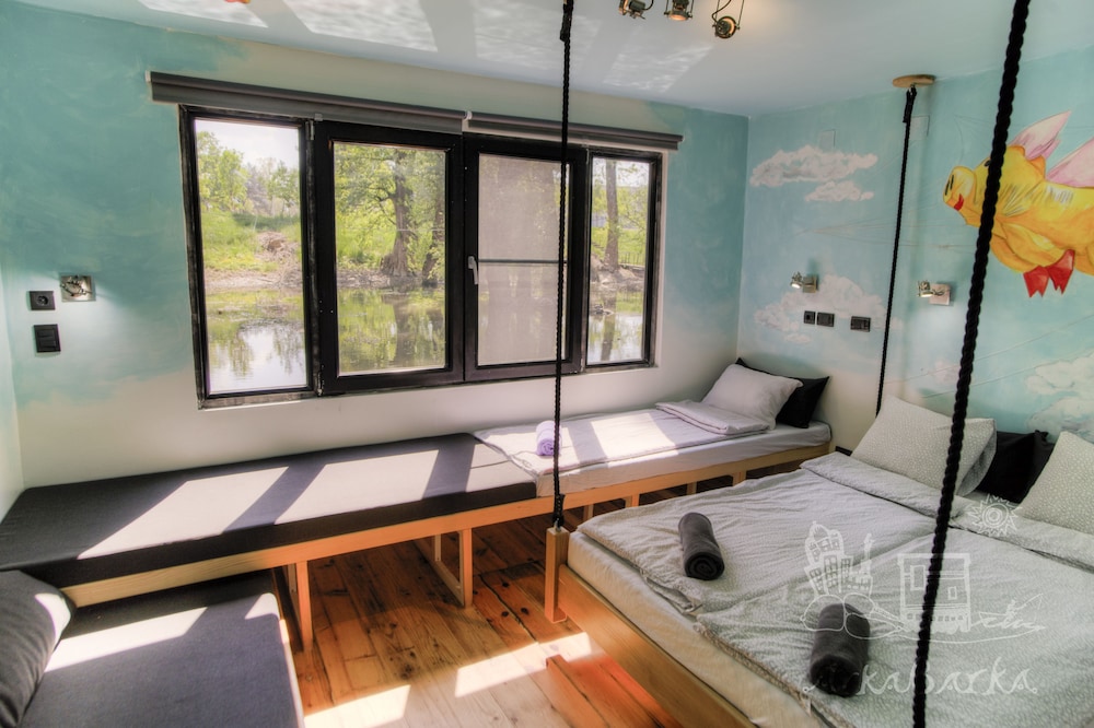Arkabarka Floating Hostel And Apartments 52/83
