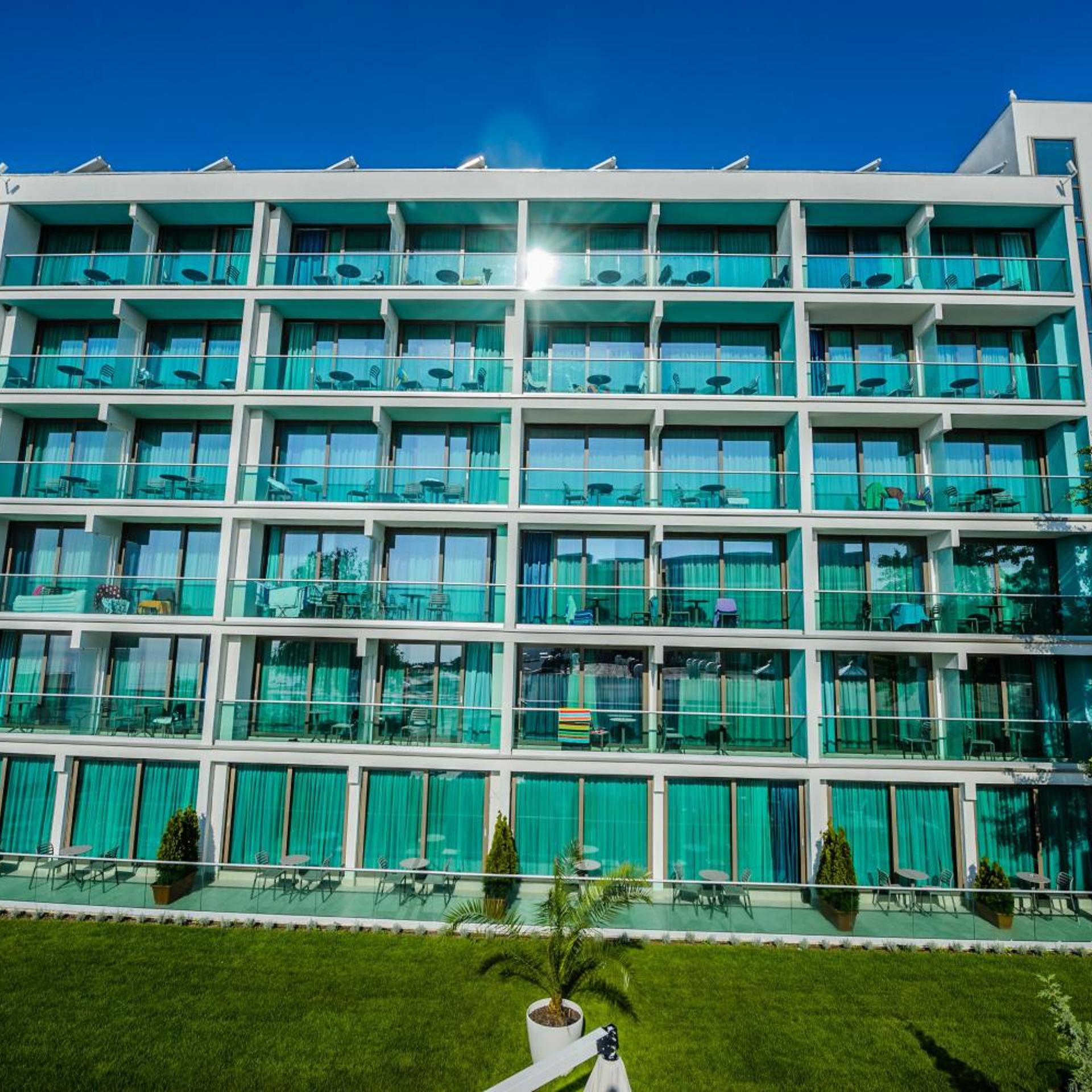 Turquoise Hotel 3/50