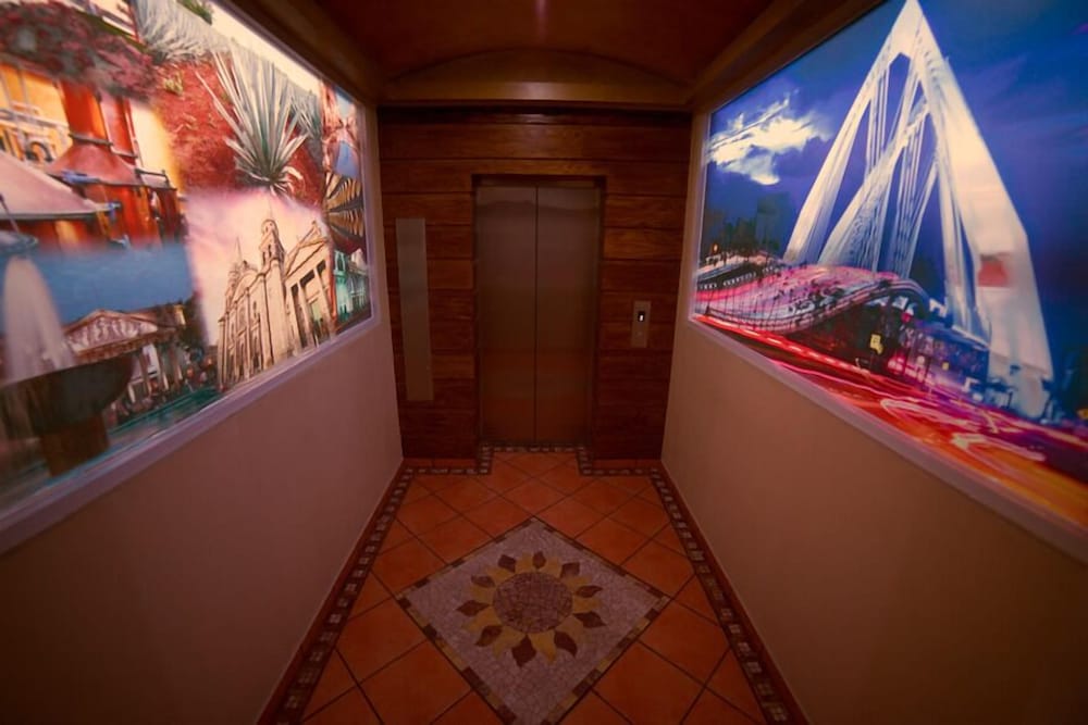 Hotel Hacienda Del Sol 23/43