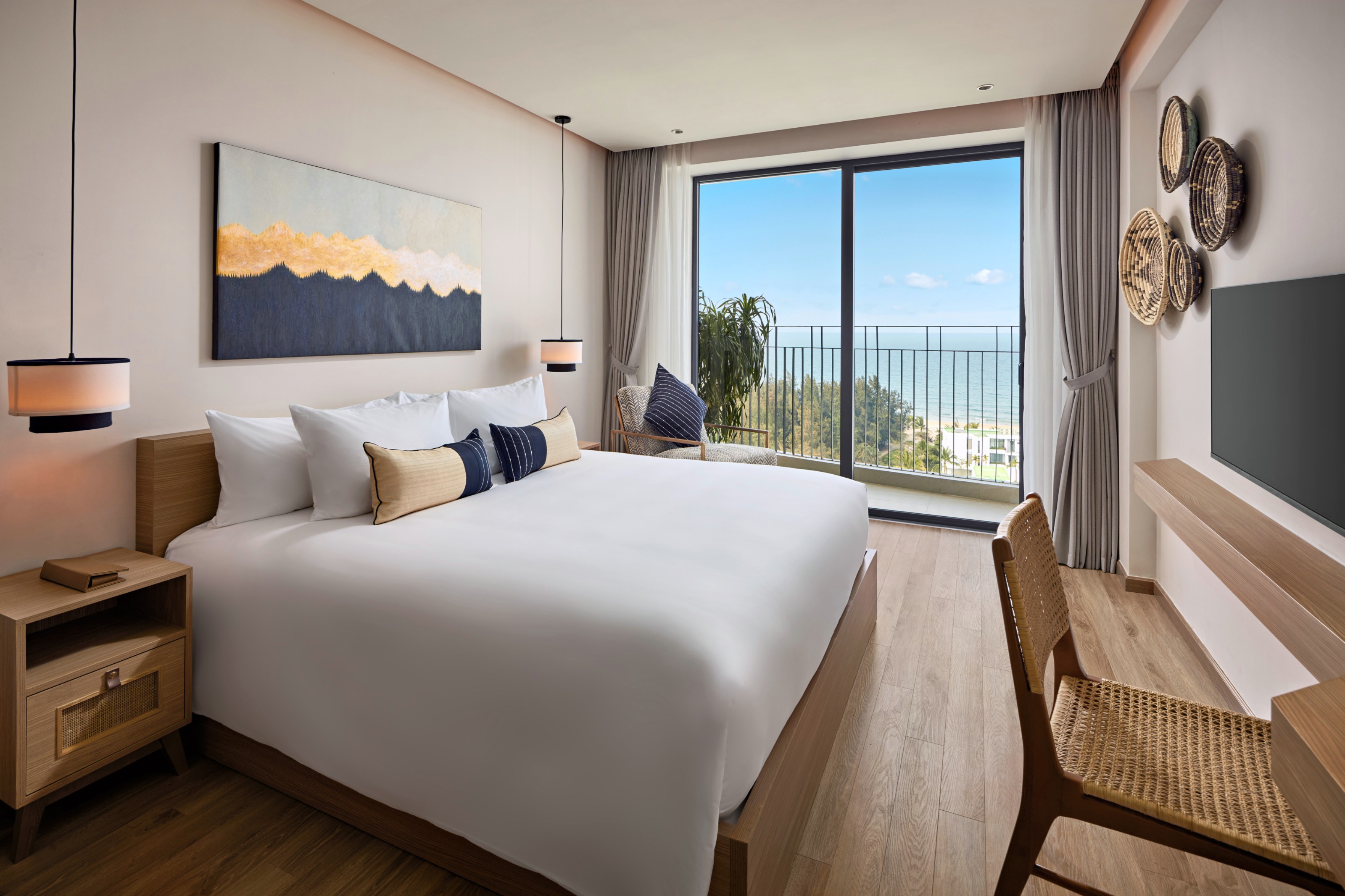 SUPERIOR, KING BED, OCEAN VIEW