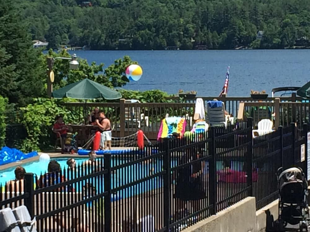 Sundowner on Lake George 57/74