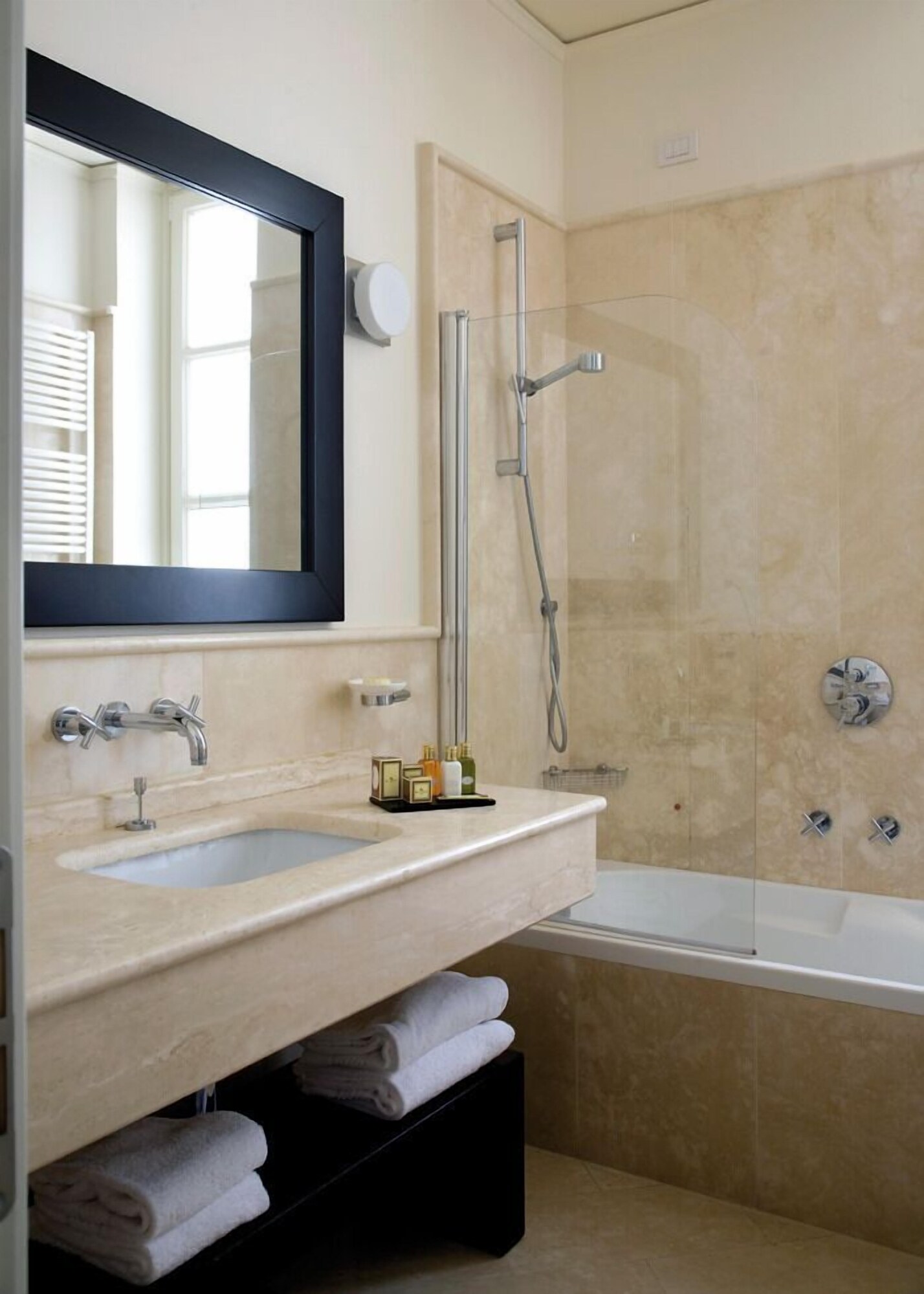 SUPERIOR, DOUBLE OR TWIN BED