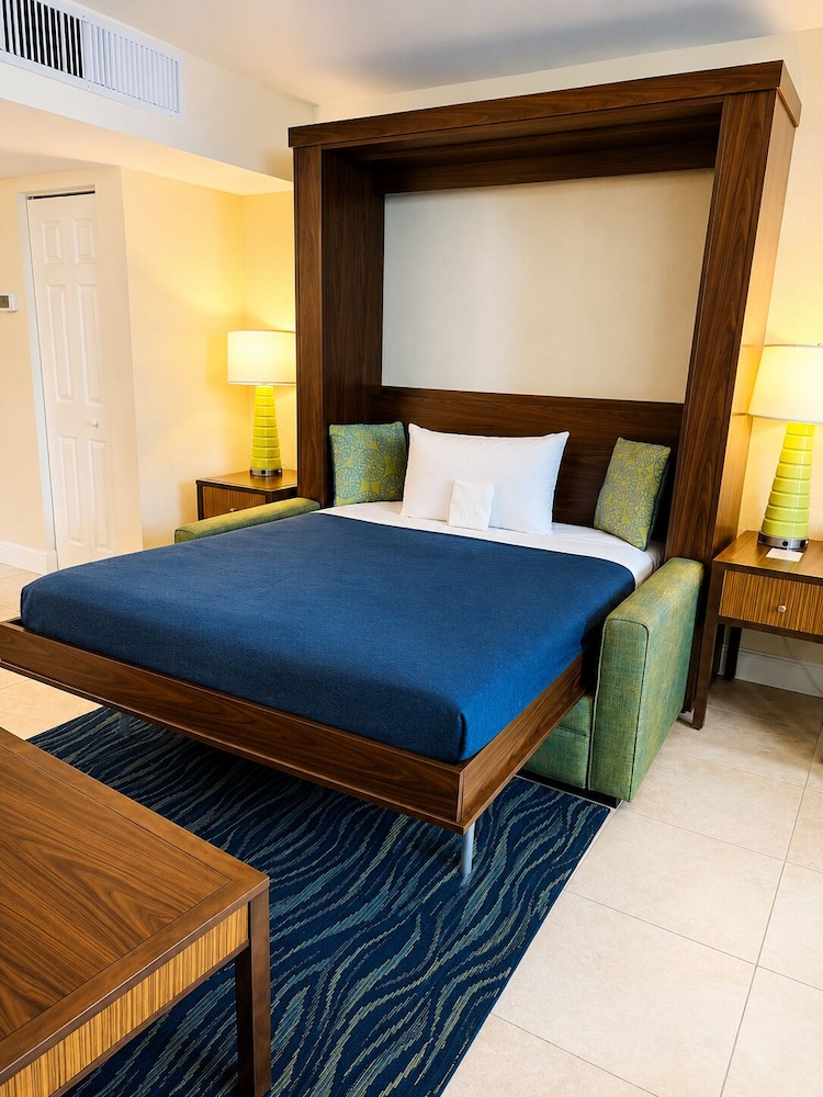 Studio, Suite, Queen Murphy Bed