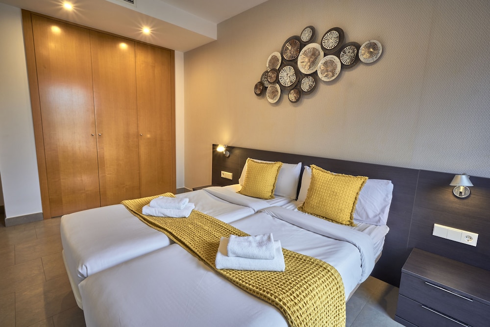 2 BEDROOMS, COMFORT, APARTMENT, 3 BEDS, SOFA