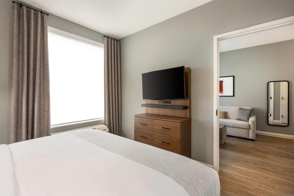 La Quinta Inn & Suites by Wyndham Mount Laurel / Moorestown 21/58