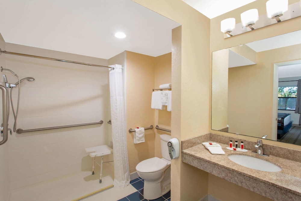 Baymont By Wyndham Punta Gorda/Port Charlotte 18/50