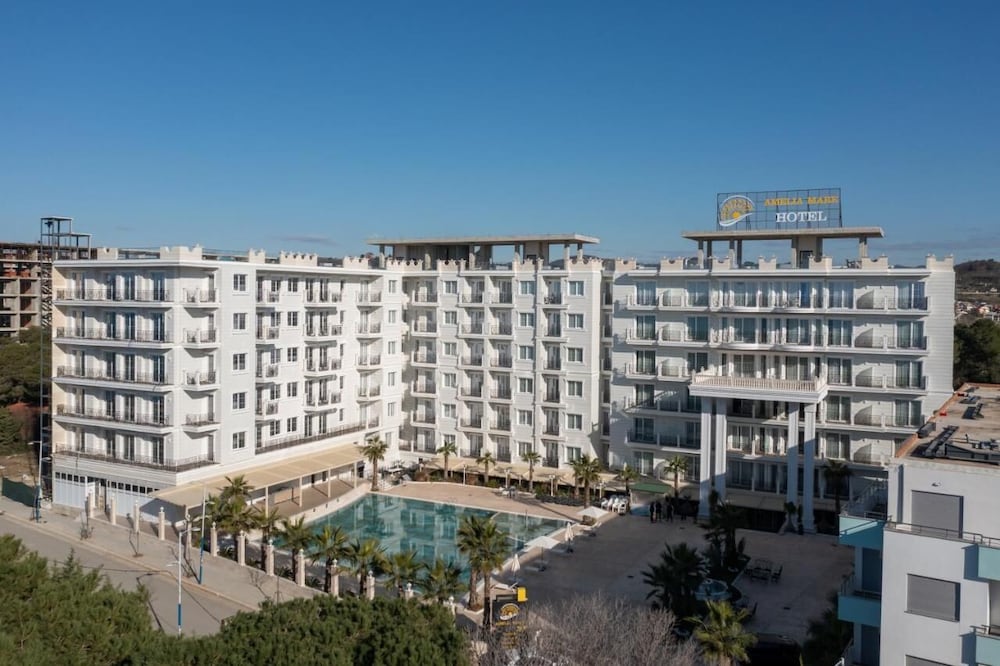 Amelia Mare Hotel in Golem