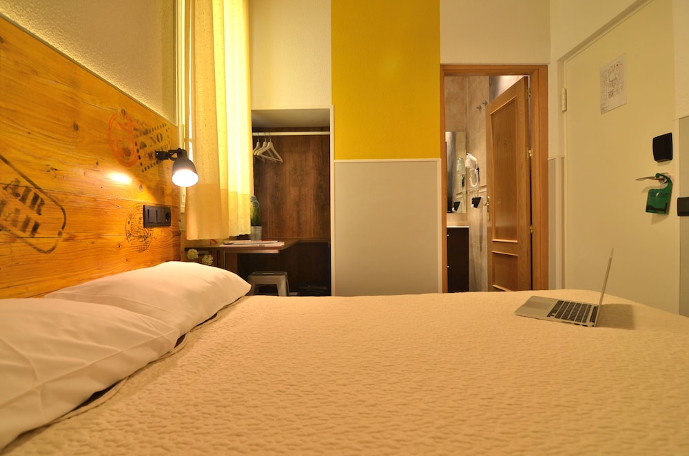 غرفة بسرير كوين بحمام خاص، Far Home Atocha 2/4