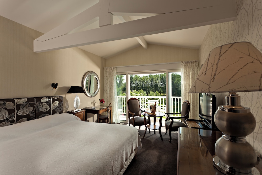 Relais and Chateaux Hotel La Reserve 7/37