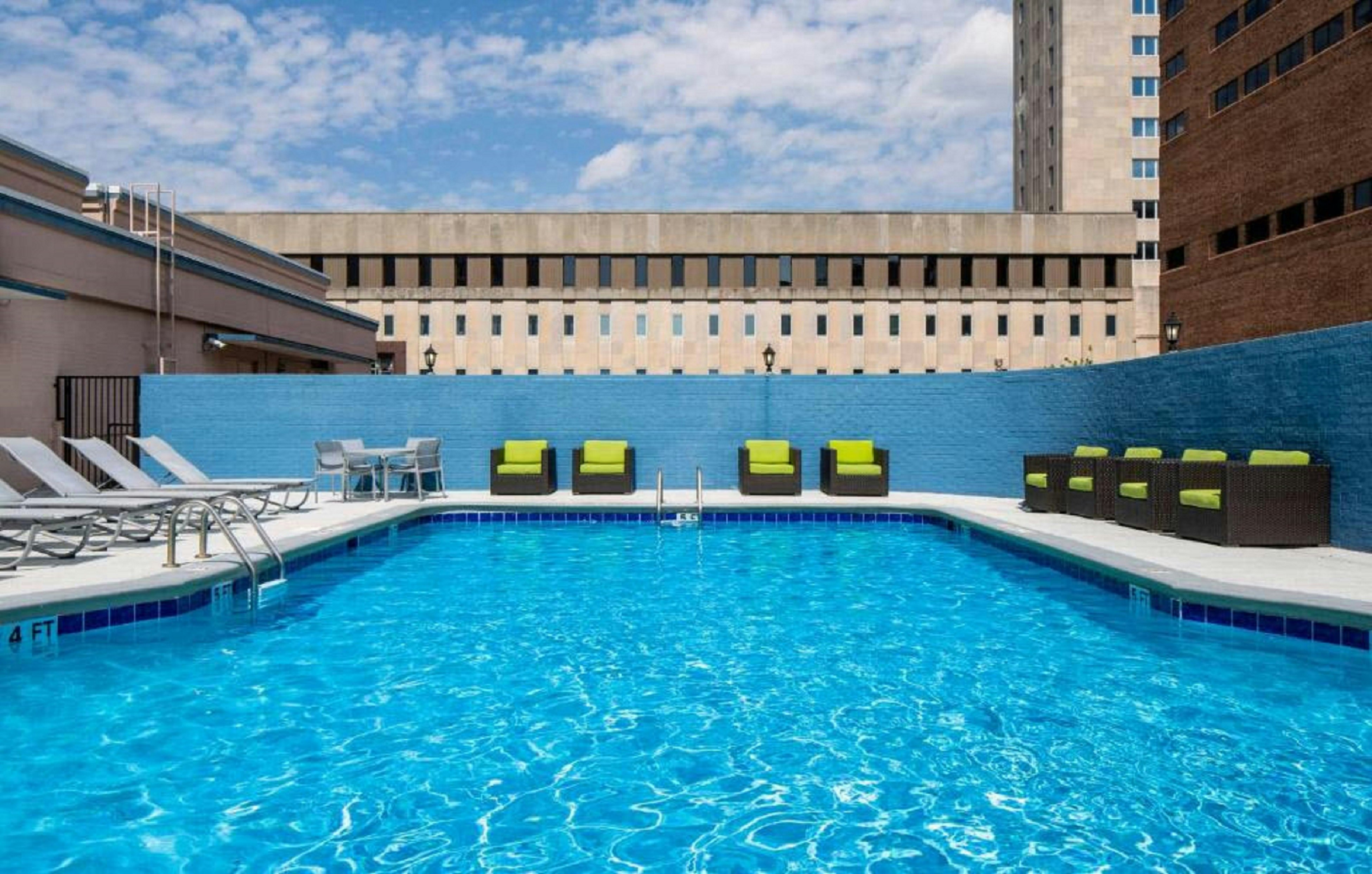 Holiday Inn Express Nashville Downtown 66/67