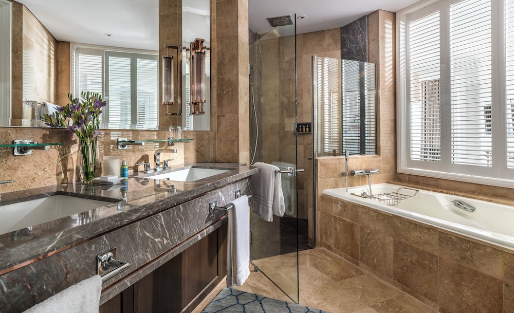 1 BEDROOM, CLUB, SUITE