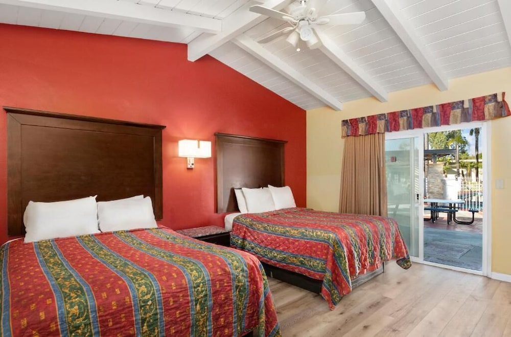 Fallbrook Country Inn 26/65