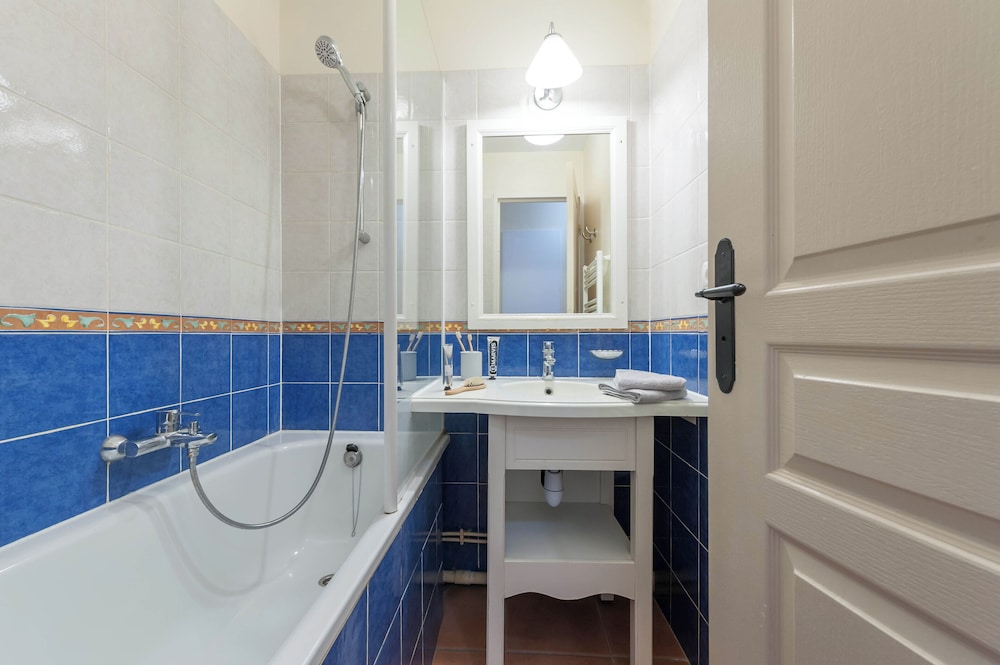 1 Bedroom, Apartment, Twin Beds, Sofa, Balcony or Terrace، PIERRE AND VACANCES VILLAGE CLUB PONT ROYAL EN PROVENCE 2/13