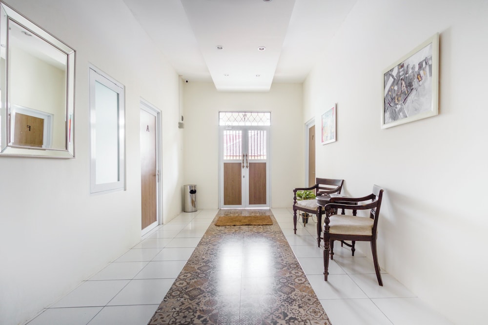 OYO 2975 House Of Mahira Syariah 14/19