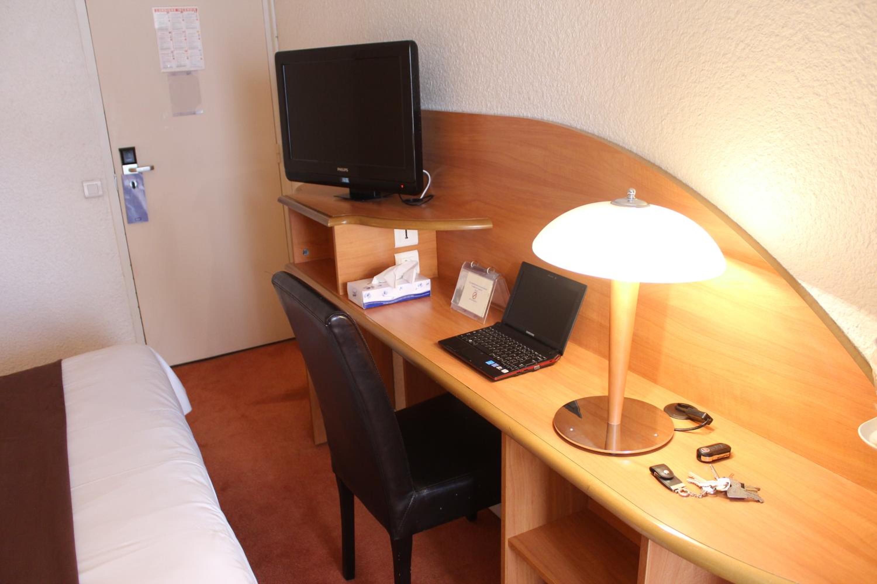 Kyriad Creteil Centre 33/43