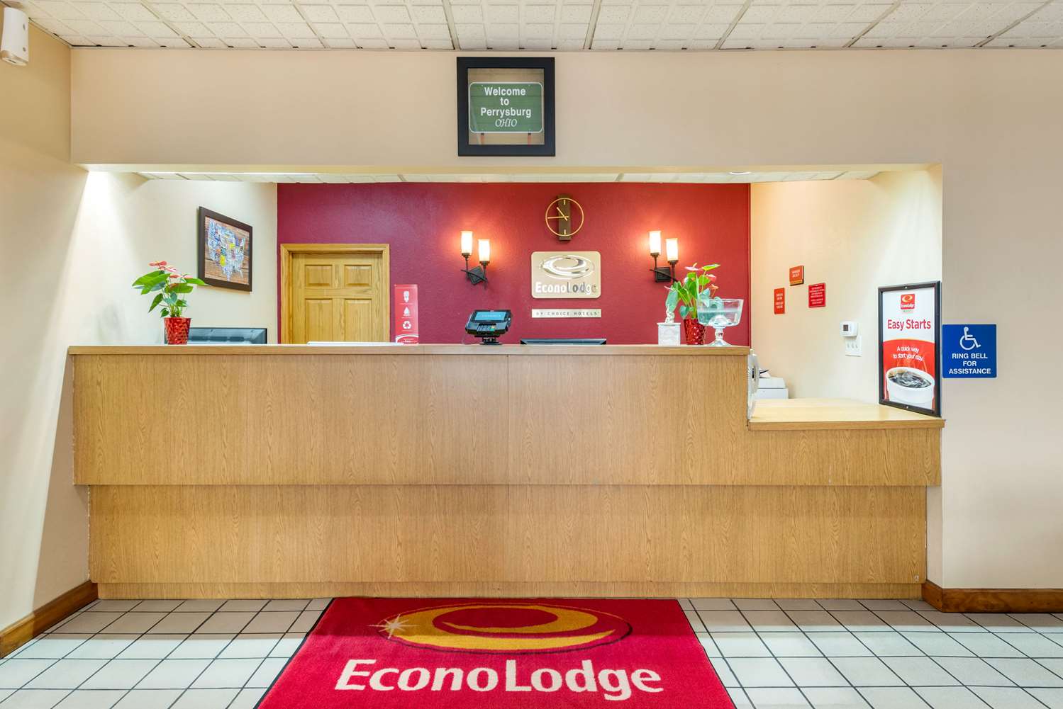 Super 8 by Wyndham Perrysburg - Toledo 6/28