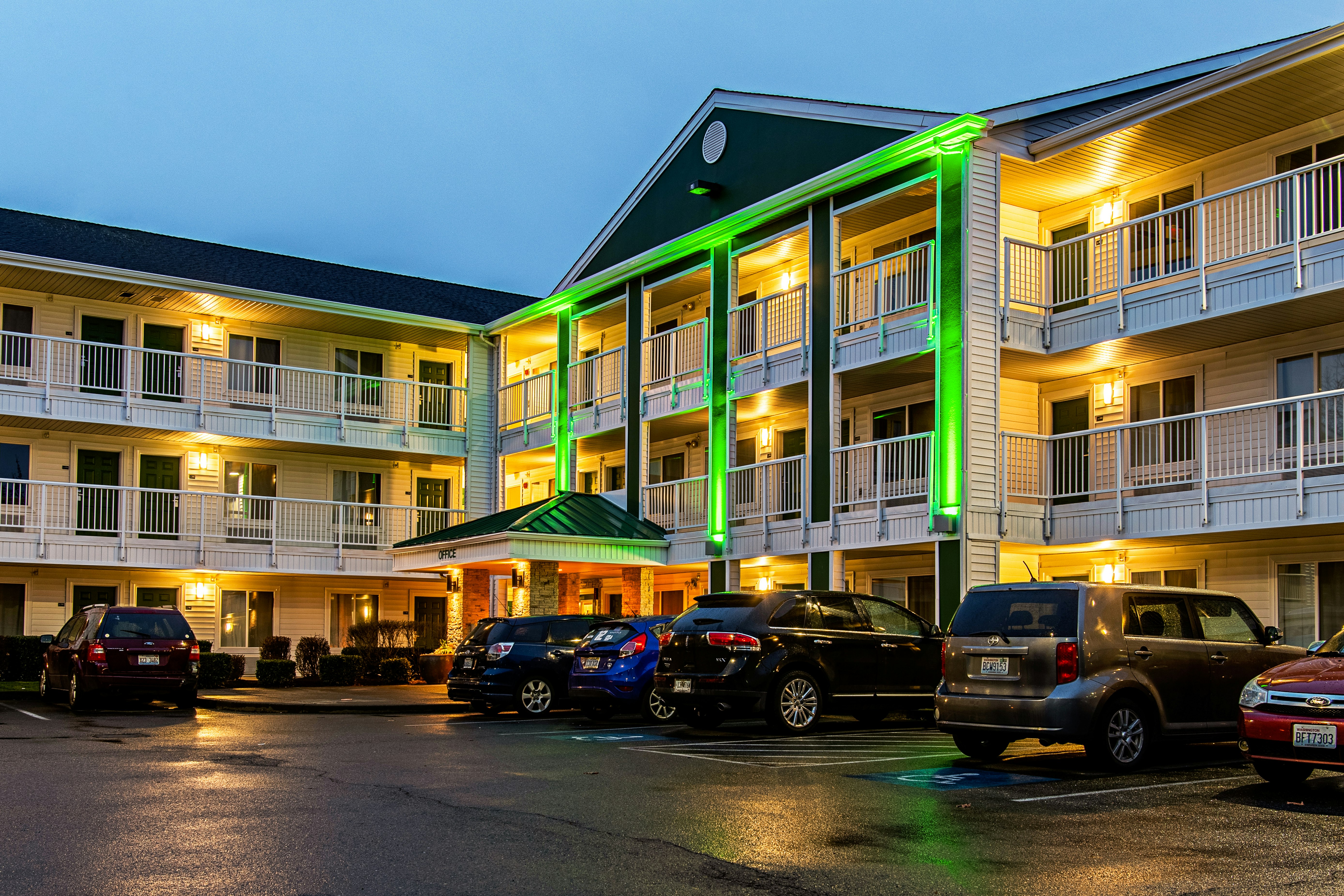 HomeTowne Studios by Red Roof Tacoma - Puyallup 26/30