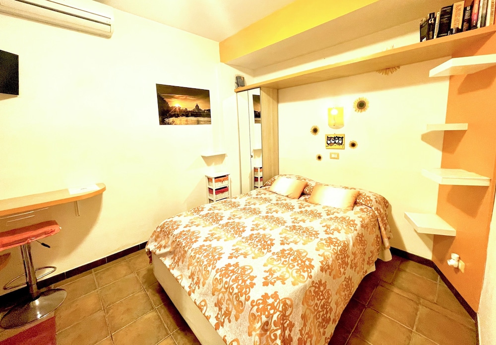 ROOM, SINGLE, DOUBLE BED