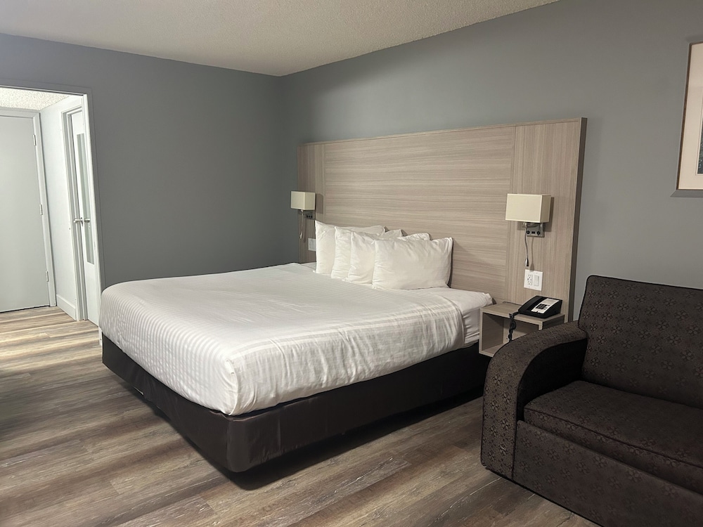 Efficiency, Queen Bed