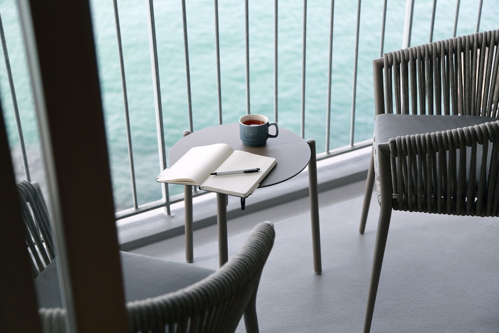 Hotel Anteroom Naha 47/50