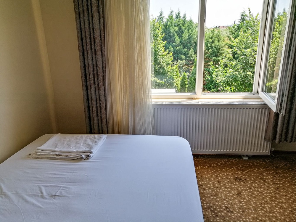 Lake Life Hotel 20/50