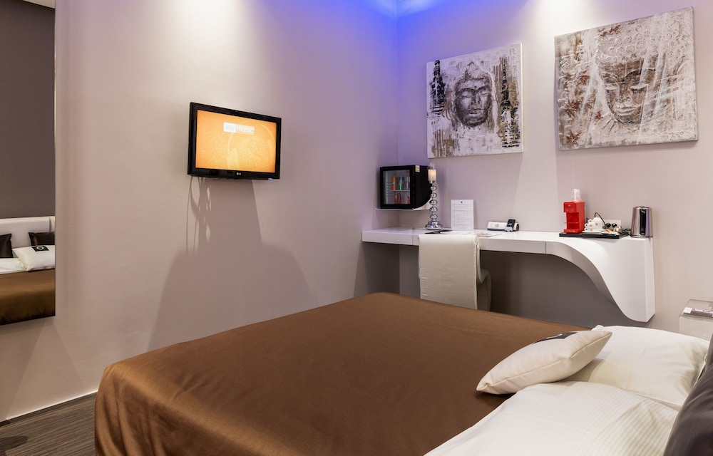 DELUXE, KING BED, CITY VIEW, BALCONY