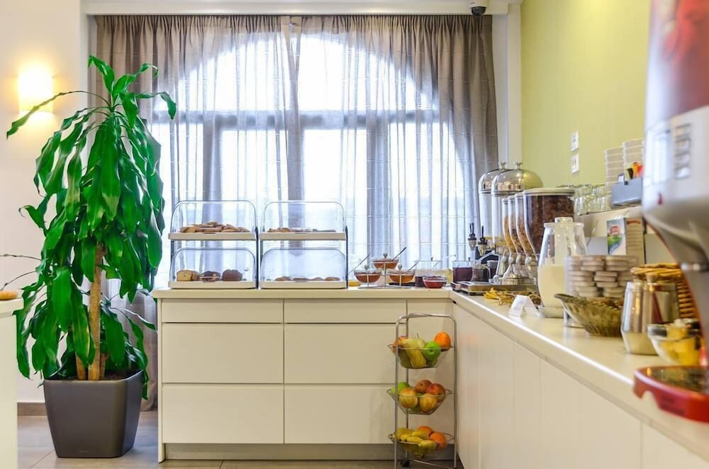 Xenia Hotel 10/50