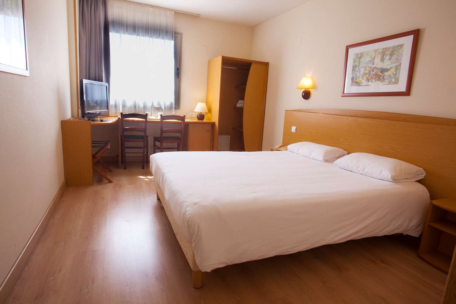 Standard, Queen Bed