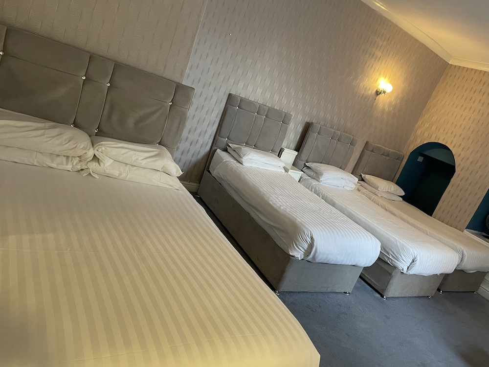 OYO Diamonds Inn 32/70