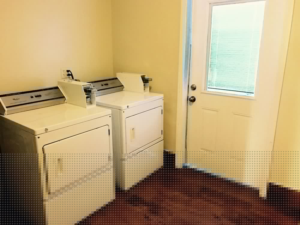 Days Inn by Wyndham Anaheim Near The Park 22/45