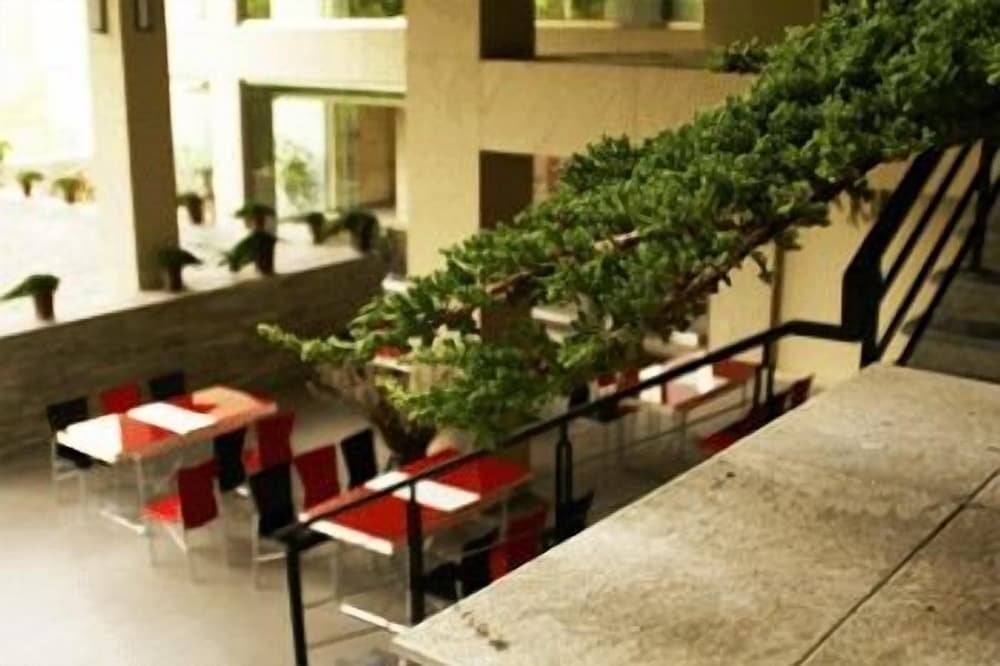 Cedarwood Villa 38/46
