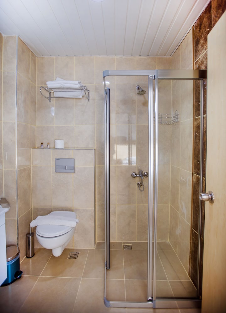Hawaii Suite Beach Hotel 48/50