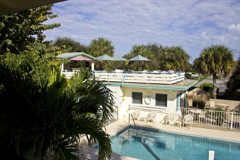 Seaspray Surf Lodge 3/56