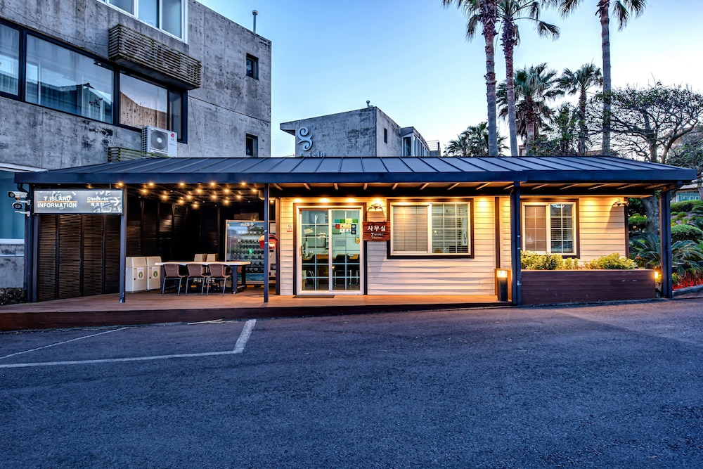 T Island Resort 60/73